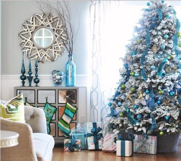 Blue-christmas-tree-decorations_3.jpg